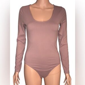 Abercrombie & Fitch Long-Sleeve Scoop Neck Bodysuit in Dusty Mauve Small